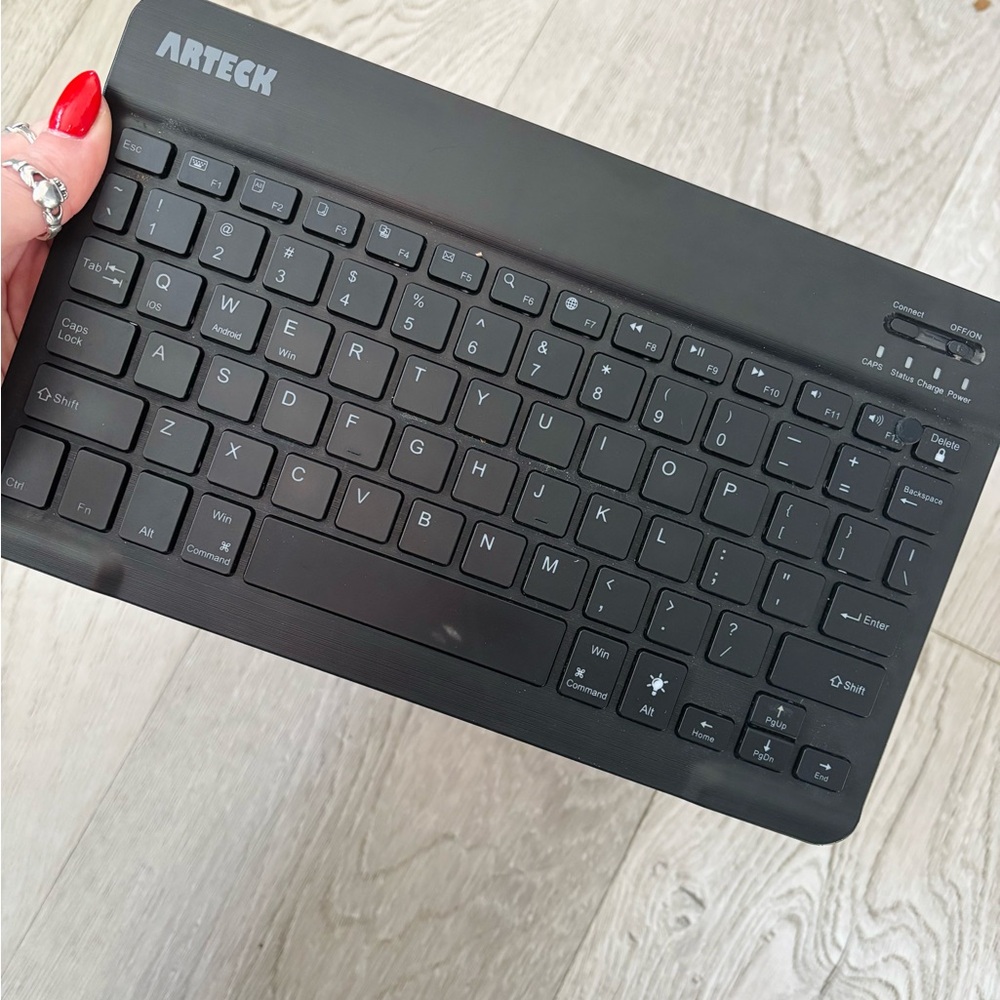 ARTECK KEYBOARD - Picture 3 of 5